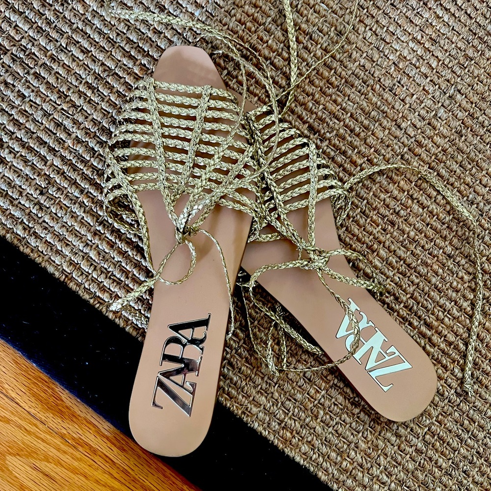 ZARA SLIGHTLY WORN GLADIATOR FLATS. SANDALS